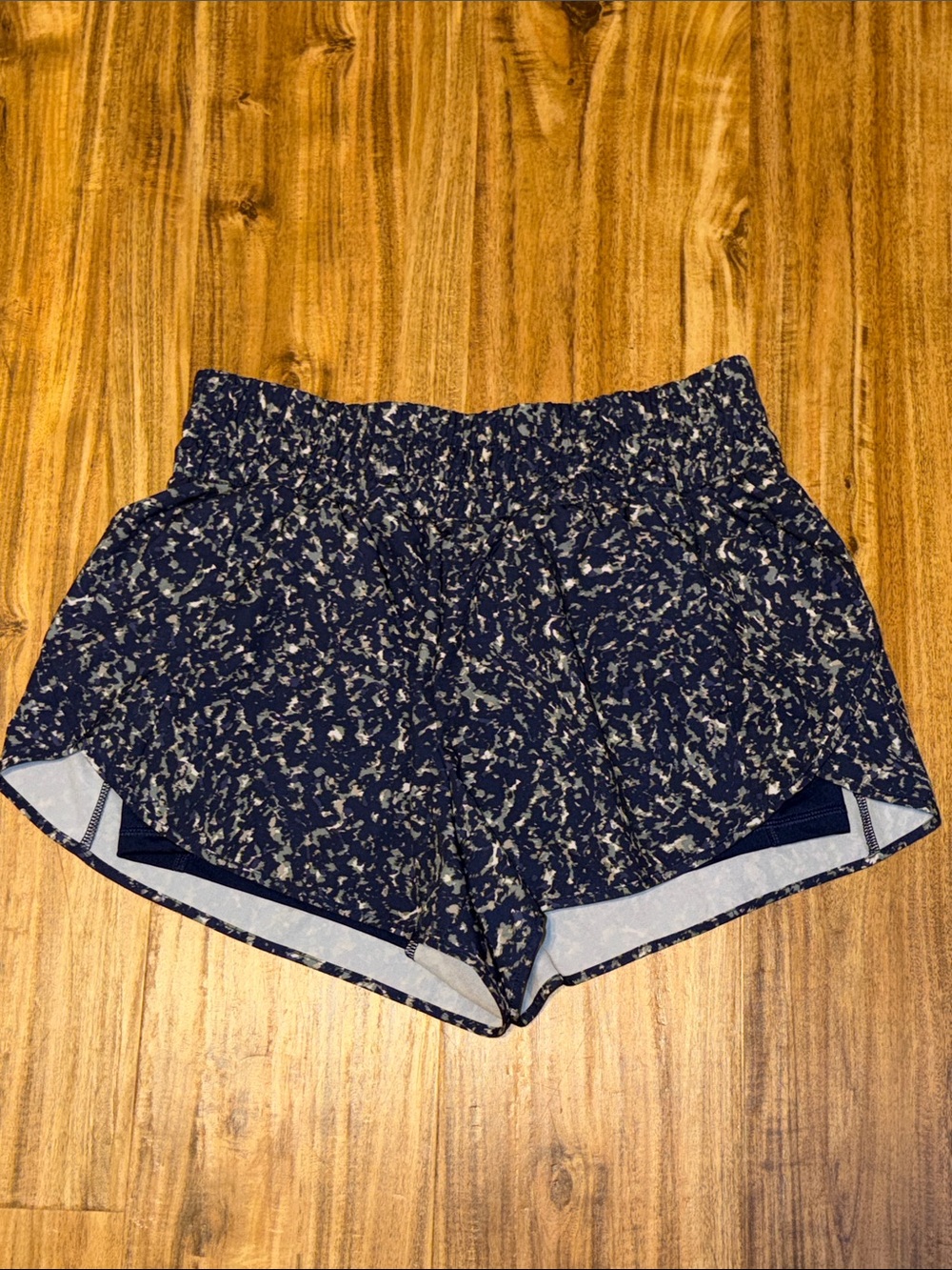 Avia Women large 12 14 workout shorts Navy Printed Athletic 2 in 1 pockets